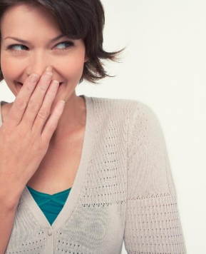 CÓMO SABER SI TENGO MAL ALIENTO, CAUSAS Y CONSEJOS PARA COMBATIRLO.