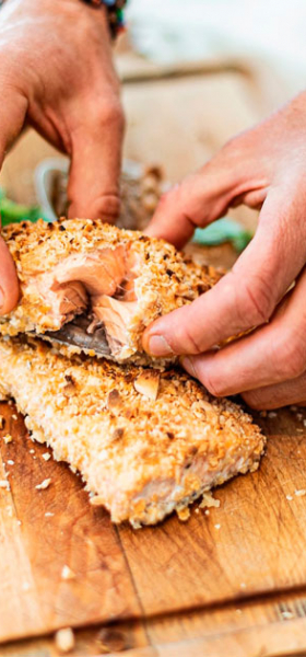 SALMÓN CRUJIENTE CON SALSA DE ALMENDRAS